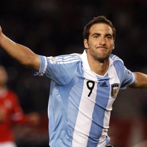 【爱游戏官方入口】巩晓彬复盘德比之战，外援表现未达预期是失利关键，本土球员拼劲值得肯定